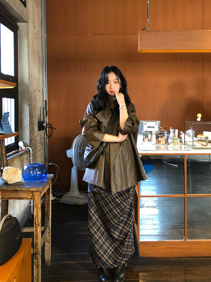 任小艺2025春季新品人造蛋白植鞣皮纹理感宽松显瘦机车风翻领皮衣