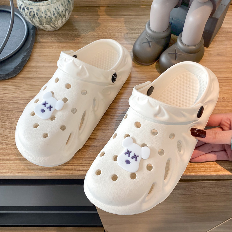 New style hole shoes women non-slip soft thick bottom beach sandals Baotou semi-slippers female ins trendy summer outer wear Korean version