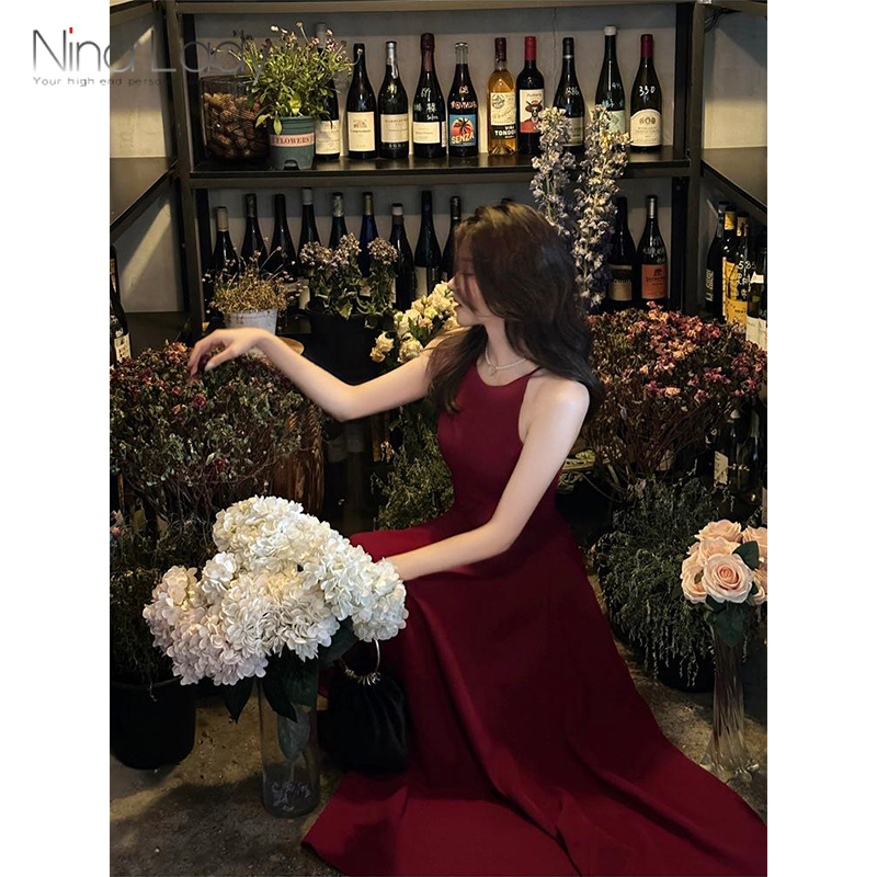 Ninalady French-Style Retro Red Off-The-Shoulder Waist-Cinching Dress with an Elegant and High-End Feel, Long Gown for Women