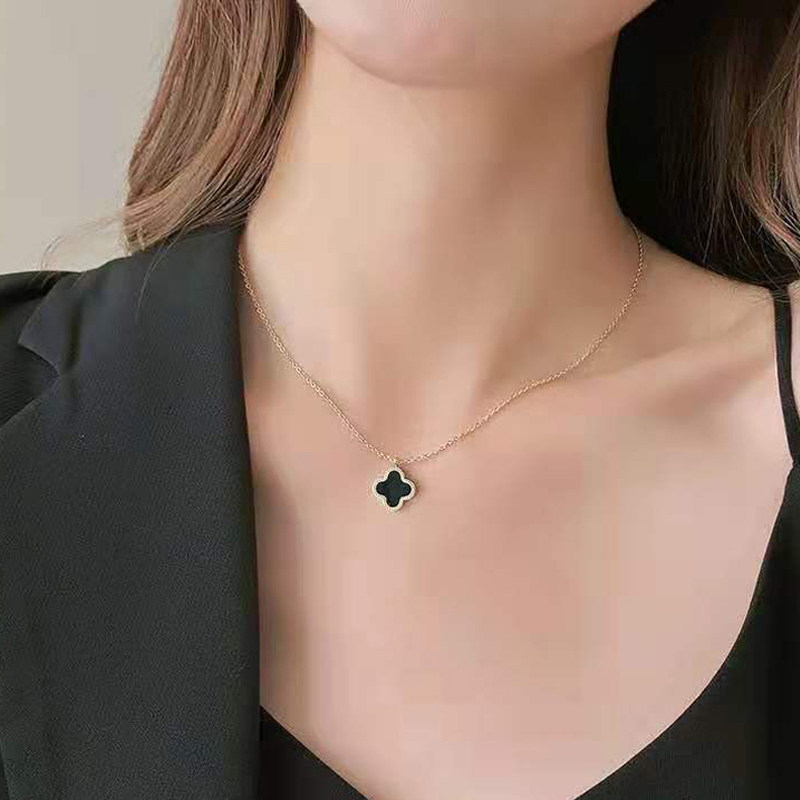 Necklace female 2022 new Chow Tai Fook galaxy four-leaf clover 18K gold color gold niche design sense Au750