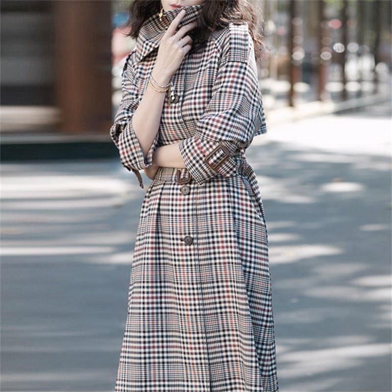 2022 spring and autumn new song Jia star with the same retro mid-length windbreaker houndstooth plaid thin over-the-knee jacket women