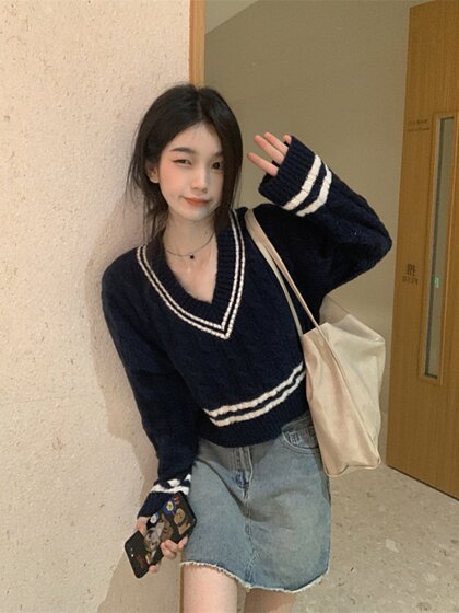 学院风撞色V领麻花毛衣女秋冬宽松慵懒软糯针织衫高级感短款上衣