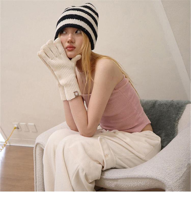 WEIRD PUSS Canotta a tubino slim fit in tinta unita, modello American Street Fashion, versatile da donna_voghion.com