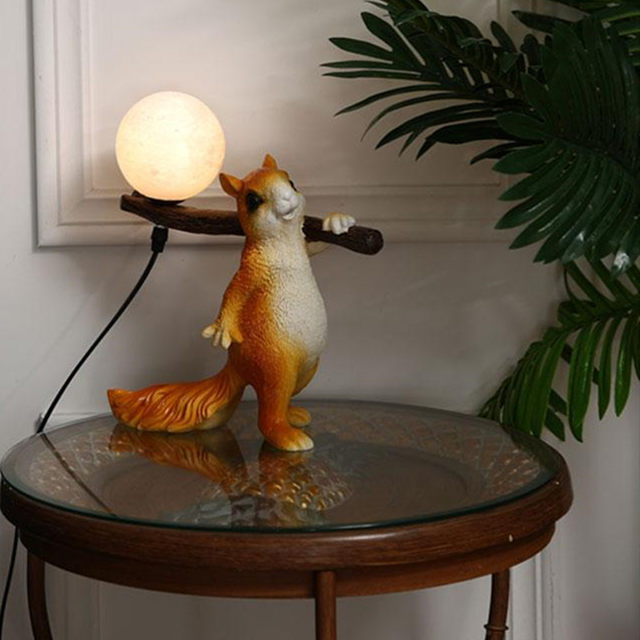 Children's Room Creative Decorative Table Lamp, Cute Cartoon Resin Ornaments, Bedroom Bedside Lamp, Squirrel Night Light for Boys and Girls