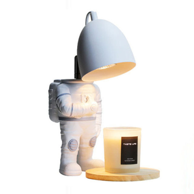 Astronaut Aromatherapy Lamp Wax Melting Lamp 110V Timer Spaceman Candle Table Lamp Cute Cartoon Robot Candle Melting Lamp