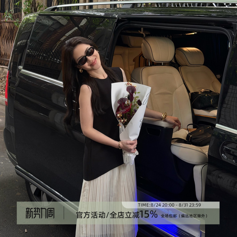 Wang Huanhuan Mslime【Black and White Contrast】Sleeveless Fake Two-Piece Dress Pleated Half-Body Slimming Elegant Long Dress