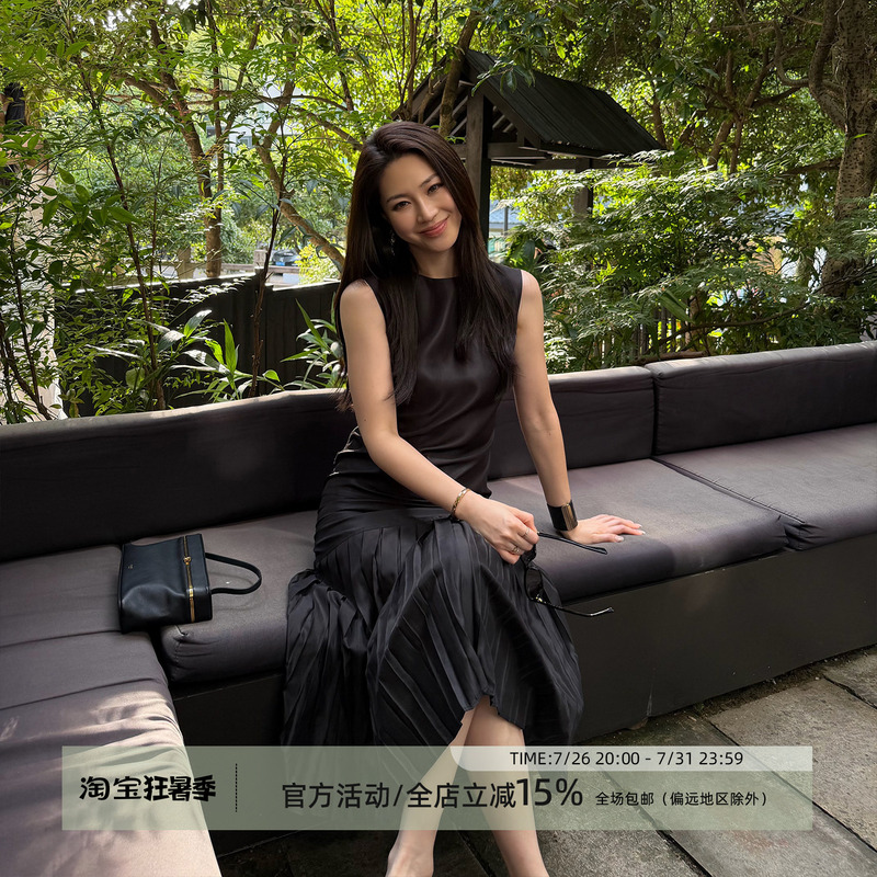 Wang Huanhuan Mslime High-End Satin Sleeveless Dress, Simple Round Neck, Pleated Hem, Slimming and Elegant Little Black Dress Wang Huanhuan Mslime High-End Satin Sleeveless Dress, Simple Round Neck, Pleated Hem, Slimming and Elegant Little Black Dress