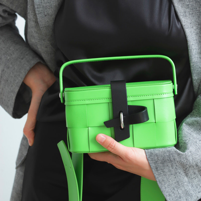 BEN by SONG Latch series woven camera bag wide shoulder strap messenger bag Chinese niche bag