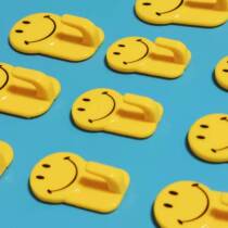 Smiley Face Hook Cute Creative Stick Hook Wall Free of nail Bathroom No Mark Plastic Dormitory Cartoon Hook Kitchen Door