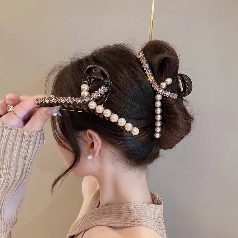 Outlet Brand Clearance Discount, Retro Pearl-Encrusted Diamond Gripper, Exquisite, Compact and Versatile Accessories