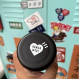 Девушка не плачут, сделанные человеком.