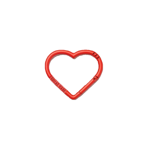 Tide Brand Human Made Heart Love поднимается по алфавиту и подвесным аксессуарам.