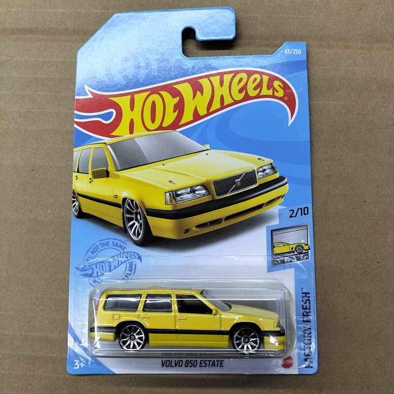 Hot Wheels Hot Little Sports Car Alloy Model Car Boys' Collectible Toy C4982 Volvo Series 5 Vehicles Free Shipping