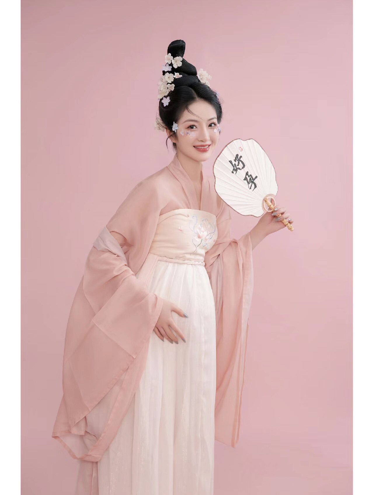 New pregnant women take pictures of costumes photocopies of pregnancy mommy retro clothes Chinese gentle pregnant women take photos of fairy gas at home-Taobao