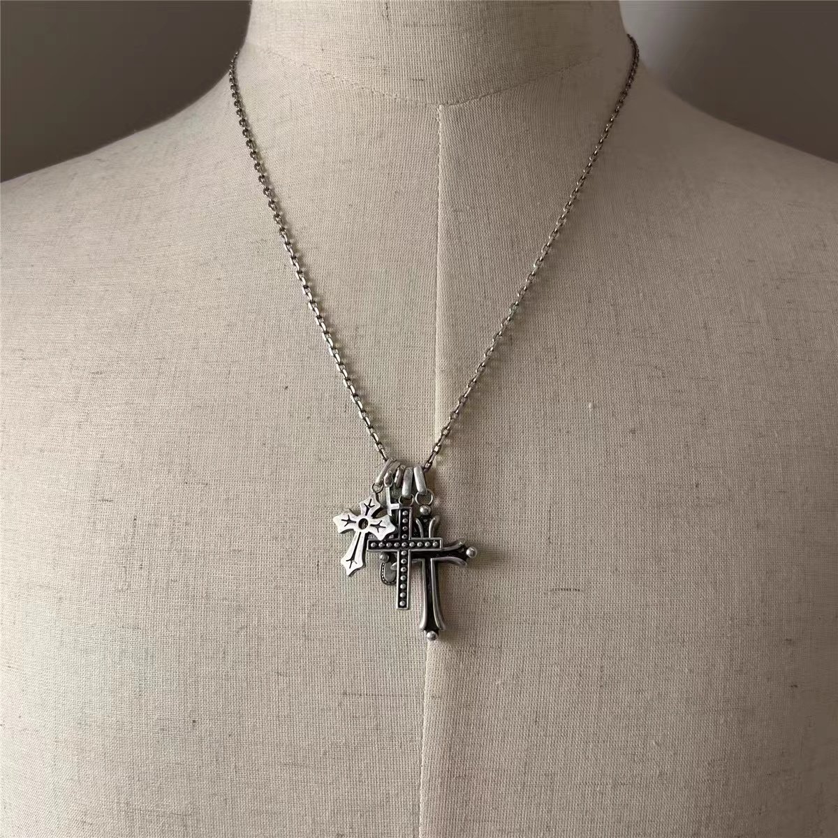 Undercover x trash joint five-cross sterling silver necklace: a Undercover x trash joint five-cross sterling silver necklace: a