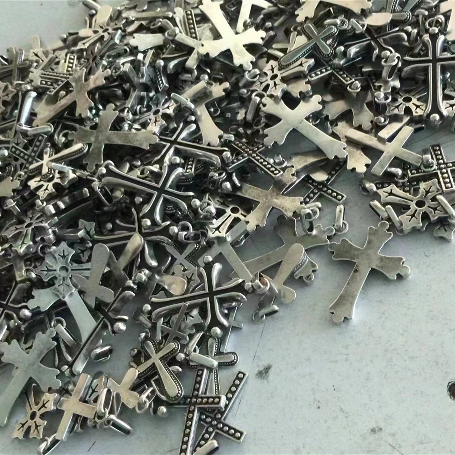 Undercover x trash joint five-cross sterling silver necklace: a