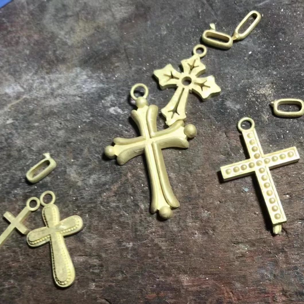 Undercover x trash joint five-cross sterling silver necklace: a