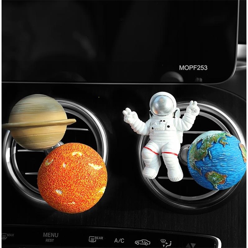 Car fittings astronaut cars aroma perfume astronaut outlet air conditioning mouth decoration car