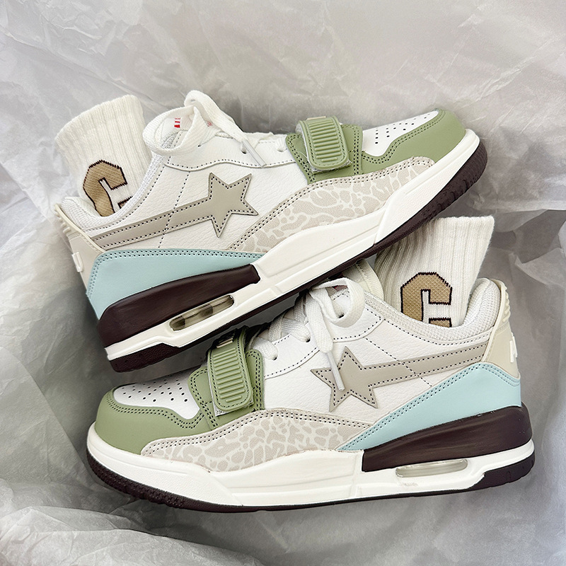 Women's Sports Shoes in White and Green, Couple's Shoes, a Pair of Men's Shoes with Air Cushioning, Student Air Force Basketball Running Shoes, Size One Aj Women's Shoes Women's Sports Shoes in White and Green, Couple's Shoes, a Pair of Men's Shoes with Air Cushioning, Student Air Force Basketball Running Shoes, Size One Aj Women's Shoes