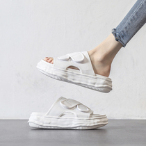 4 23F ten thousand people plant grass -- Amy Designer -- white sports magic sticker slippers wind outside wearing a summer lady