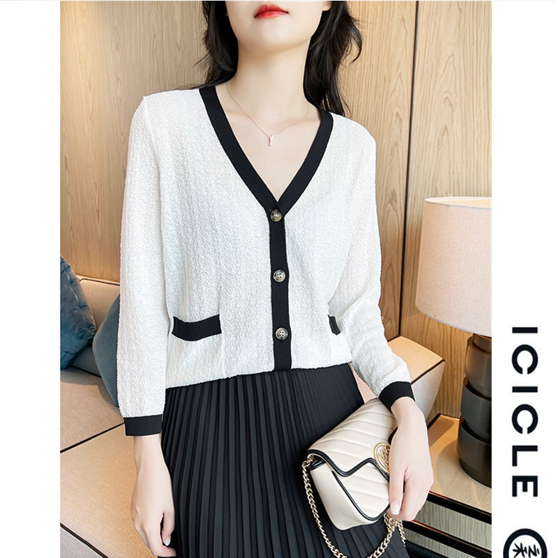 Counter on behalf of Xiaohejia women's clothing black and white contrast color silk knitted cardigan temperament V-neck Xiaoxiangfengzhihe thin top