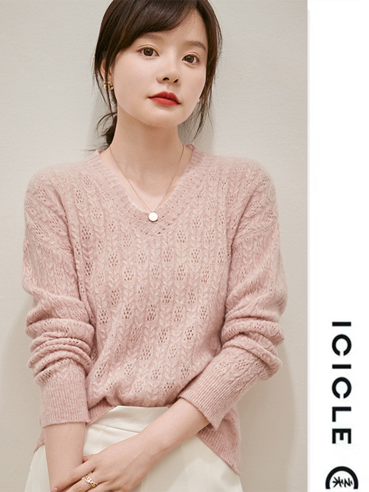 The counter replaces 2022 early autumn new wool sweater women's V-neck temperament hollow soft waxy knitted bottoming sweater