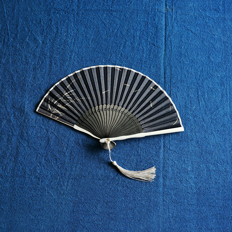 Children's folding fan small fan cute mini folding fan portable national tide single product Hanfu cheongsam catwalk photo props