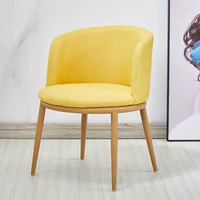 Желтый стул