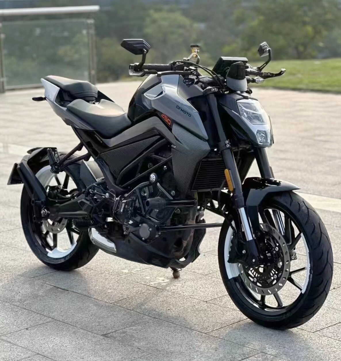 新型CFMoto NK250レトロストリートバイク、400cc燃料噴射式水冷エンジン搭載。NK150は登録可能。ファントム125オフロードバイク。