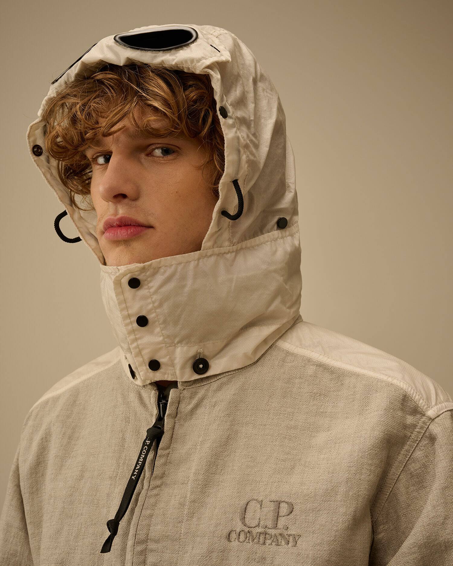C.P.COMPANY SS26 RAFIA-R очки закрытый нейлон куртка Уточнить пальто 20CMOW199A Cpcompany/Compaq 