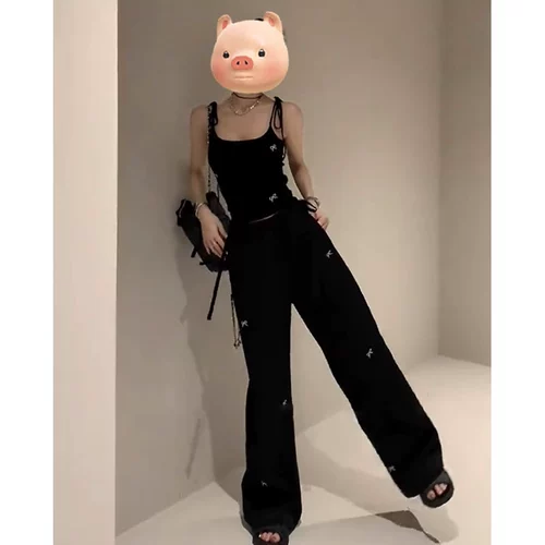 Черная короткая майка топ с бантиком без рукавов, с вышивкой, в американском стиле, облегающий крой