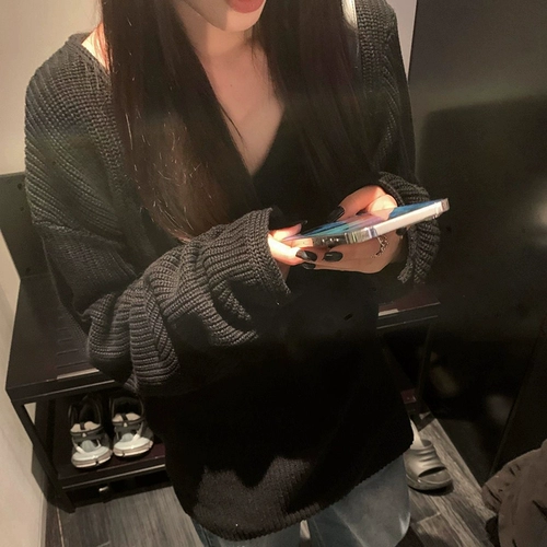 Весенний черный демисезонный трикотажный свитер, V-образный вырез, в западном стиле