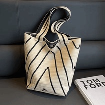 Black and white simple striped woven bag shopping large capacity handbag bucket bag commuting lunch bag walking baby mommy bag
