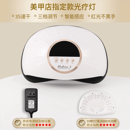 Руки с ноглером красная световая сухой светотерапевтическая машина для ногтя.