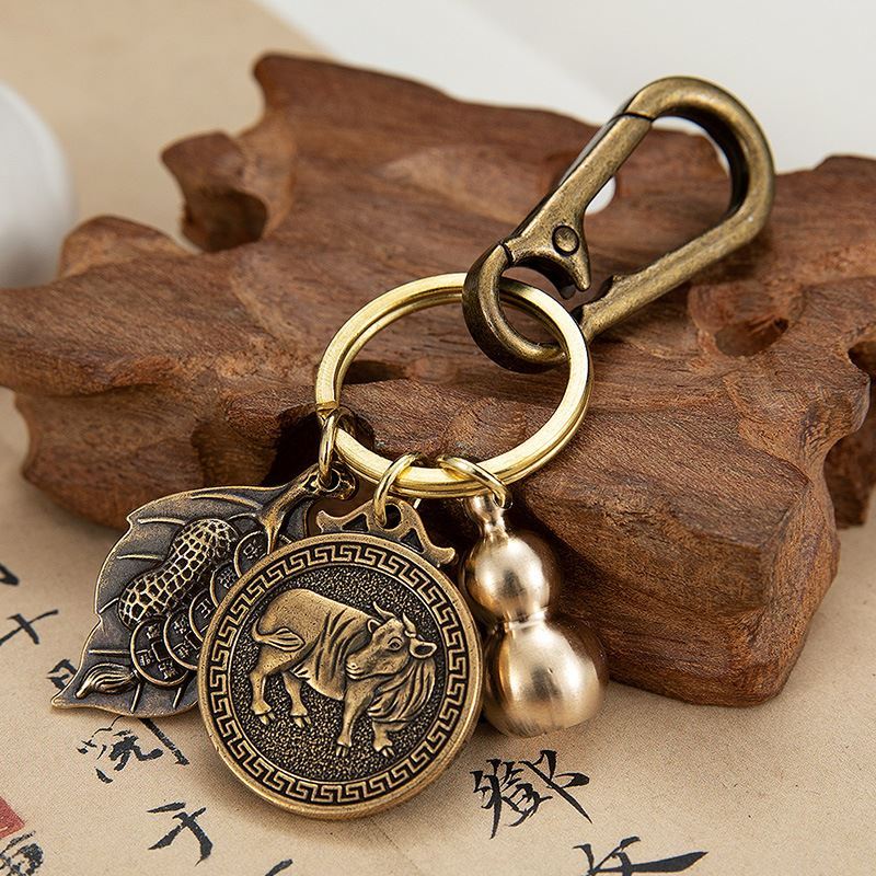 Auspicious Wear with Bull's Mascot Personality High-end Car Key Button Car Pendant piece This life year presents Fortune Brass Plinth