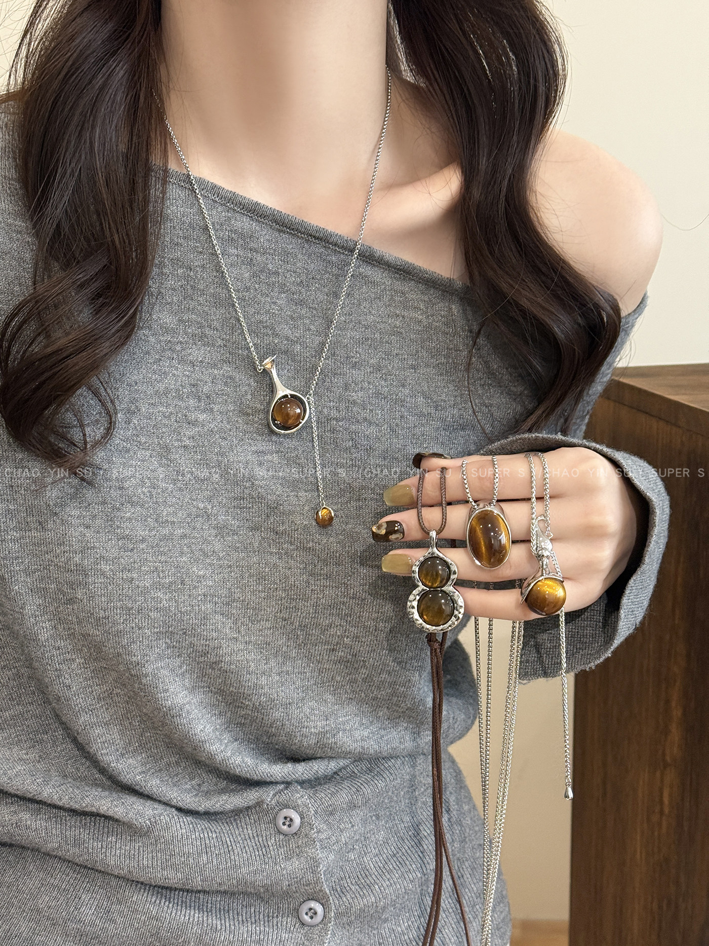 Maillard Retro Tiger Eye Stone Gourd Pendant Necklace for Women 2025 New Fashionable High-End Sweater Chain Accessory