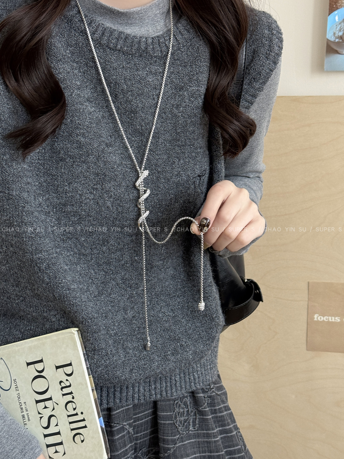 Snake-Shaped Zircon Tassel Pull-Out Necklace for Women, Niche Design, High-End Titanium Steel Long Winter Sweater Chain Accessory