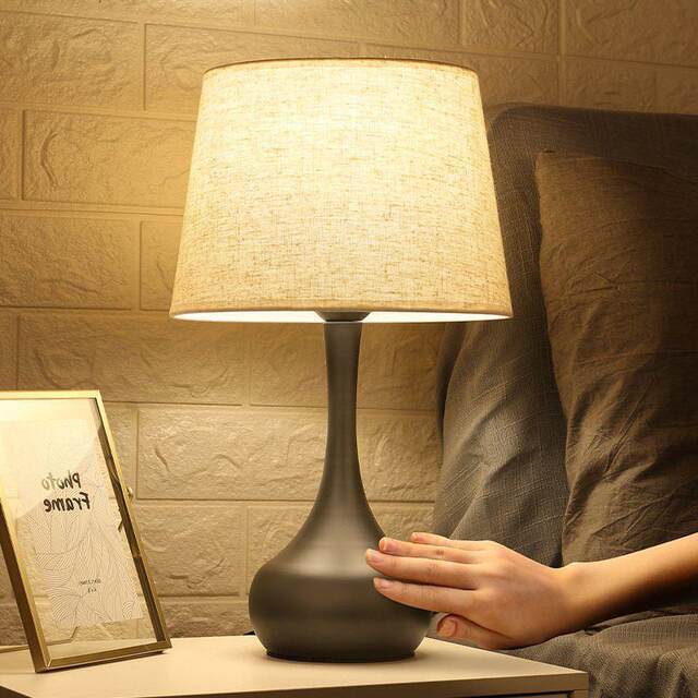 American-Style Table Lamp Bedside Lamp for Bedroom, Simple Modern Sensor Lamp, Cozy Nordic Table Lamp, Dimmable Touch Control