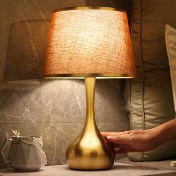 American-Style Bedroom Bedside Lamp, Light Luxury Table Lamp, Romantic Post-Modern Touch Nordic Master Bedroom Sensor-Type Dimmable Table Lamp