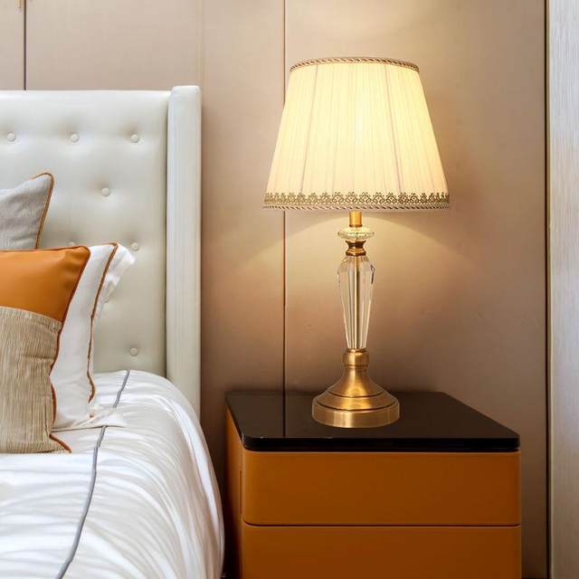 Table lamp European luxury American retro living room crystal lamp simple modern study bedroom restaurant remote control bedside lamp