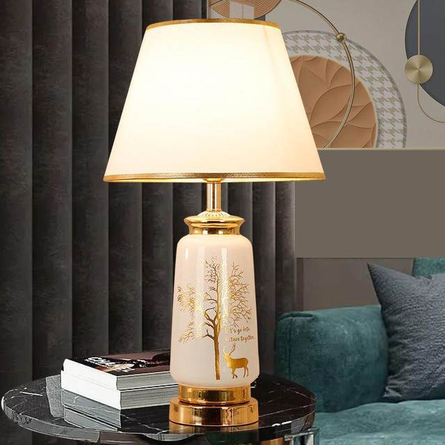 Table Lamp Bedroom Bedside Lamp European Style Light Luxury High-End Simple Modern Romantic Master Bedroom Wedding Room Warm and Stylish
