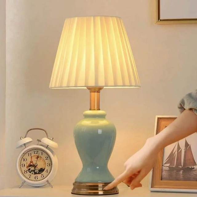 Simple and Luxurious Ceramic Table Lamp, Bedroom Lamp, Ins-Style Romantic and Cozy Bedside Lamp, Dragon Egg Bedroom Table Lamp