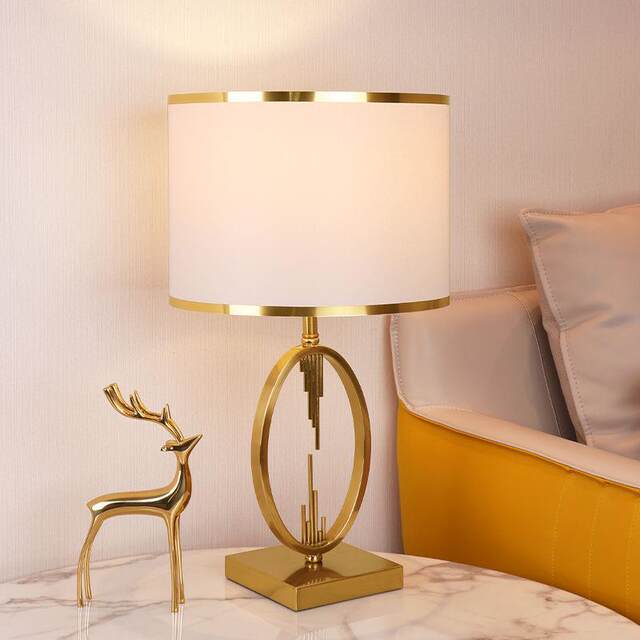 2025 New Model Light Luxury Bedroom Bedside Lamp, European-Style Luxurious Touch-Sensitive Bedside Counter Lamp for Living Room, American High-End Feel