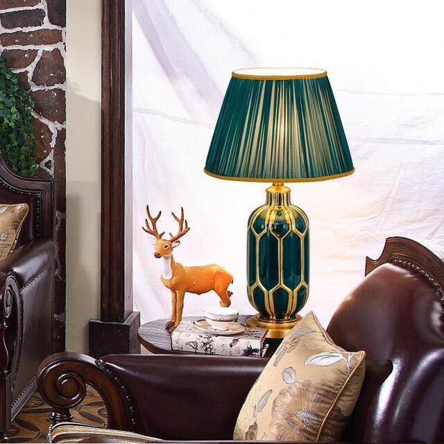 Luxurious High-End Ceramic Table Lamp in a Beautiful Style, Simple and Creative, Suitable for Bedroom Bedside, European-Style Villa, Hotel Lobby, and Clubhouse