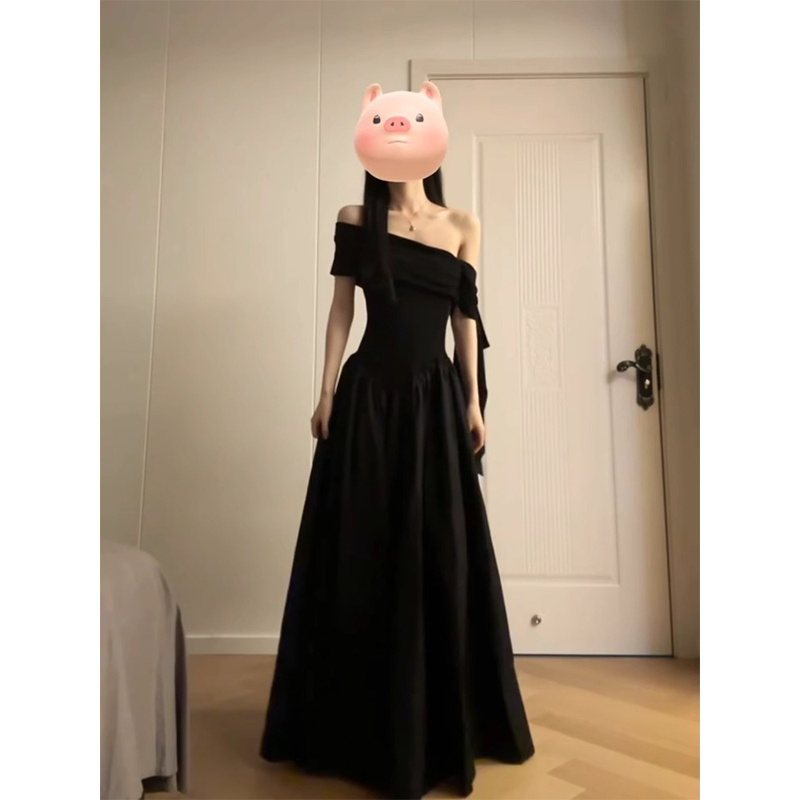 French Hepburn Style Black Off-Shoulder Dress for Women, New Summer Style, Elegant and Pure, Waist-Cinching, Off-Shoulder Long Dress