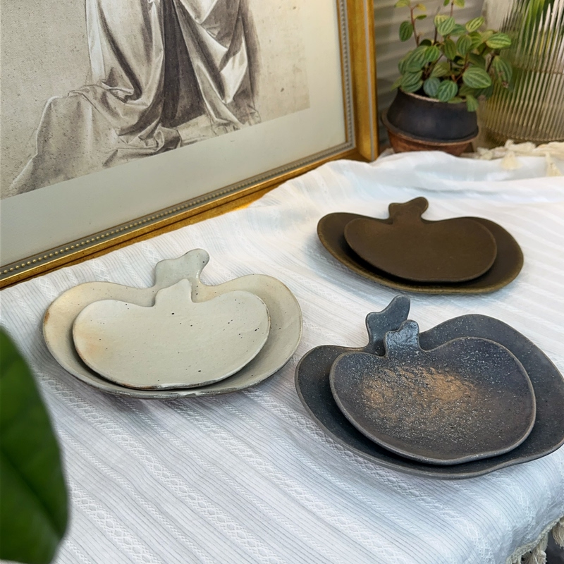 October [in Stock] Japanese Author Model by Hiroshi Takahashi Clay Apple Flat Plate (Large/Small)