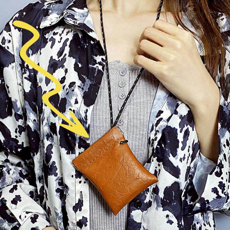 Day Ensemble Retro 100 paired with hanging neck bag mini Mini Card Pack headphone Small Pack PU leather Pack Key Zero wallet Men and women