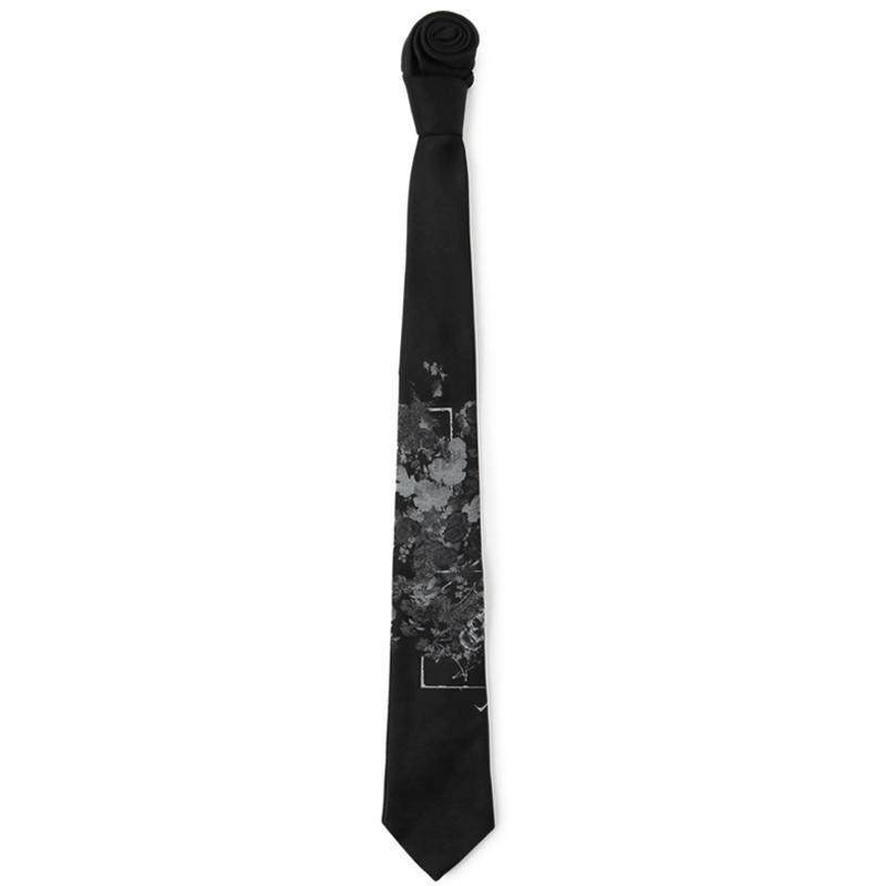 "Club pixie" tie with floral and bone print, unisex.