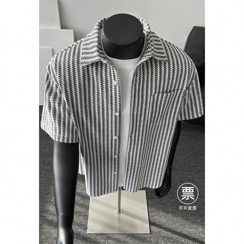 Fishbone Pattern Old Money Style Short-Sleeve Shirt for Men, Spring Season, Boxy Short Wide Fit, Shows Shoulder Width, Cool and Stylish, Regular Shoulder, Heavy-Duty Inner Layer Shirt