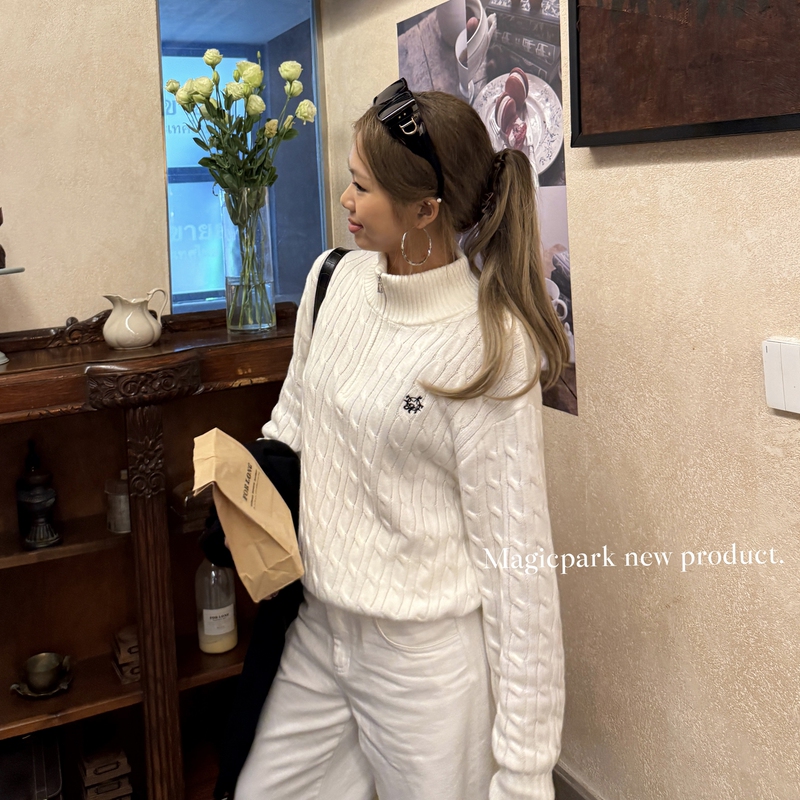 Magic Park Raff Aesthetic Classic Old Money Style Lapel Half-Zip Knitted Wool Sweater with Embroidered Cable Knit